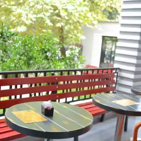 Antigone טיראנה