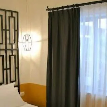 Antigone 3* טיראנה