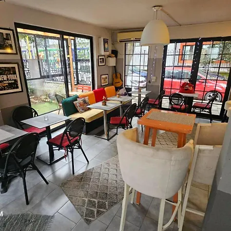 Antigone Тирана