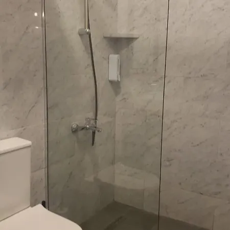 安提戈涅酒店 地拉那