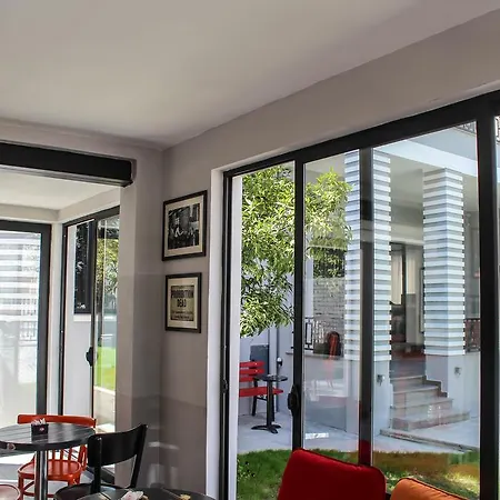 安提戈涅酒店 地拉那